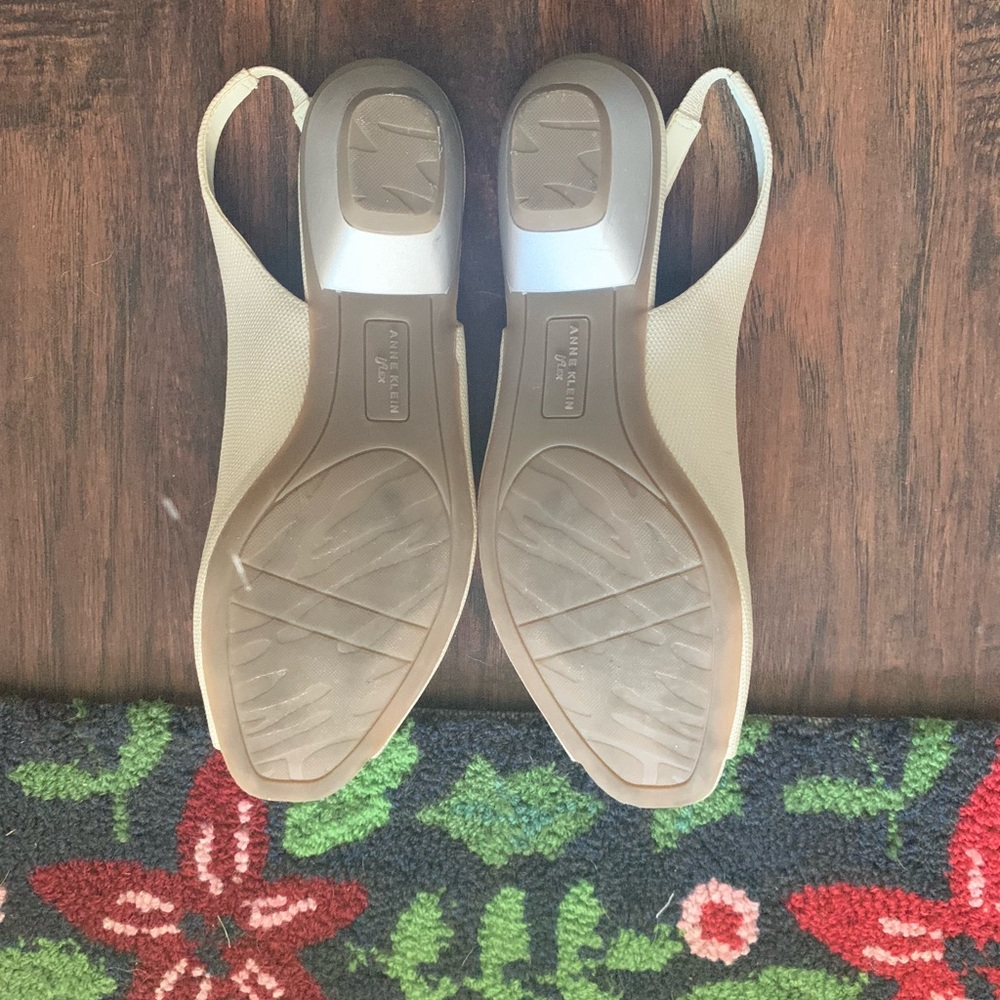 Anna Klein Flats - image 6